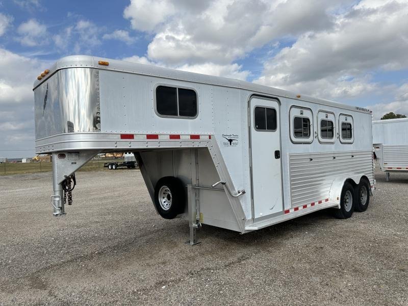 2000 Featherlite 3H GN with Dressing Room Horse Trailer – Used