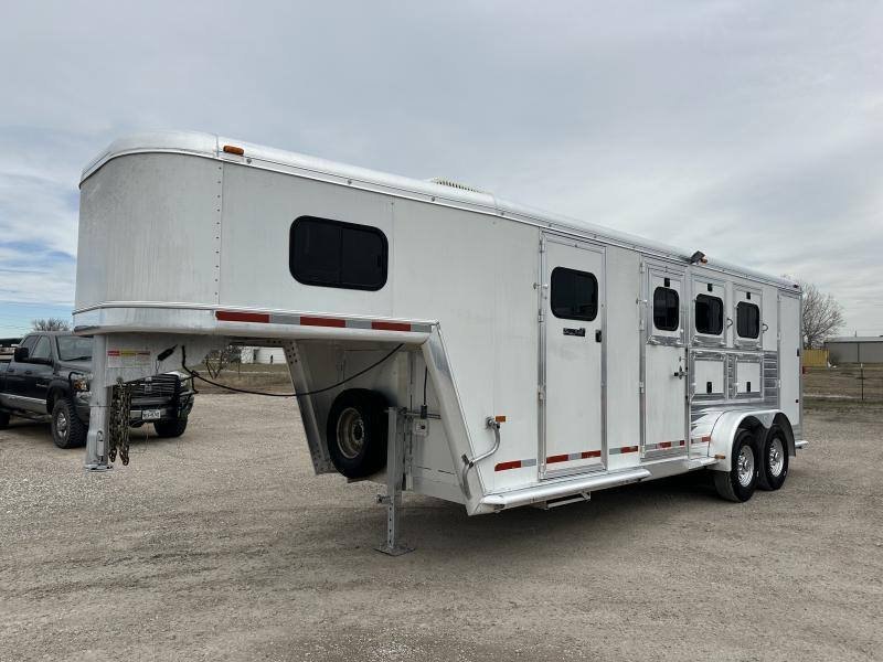 2004 Hart Trailers 3H GN Weekender Horse Trailer – Used