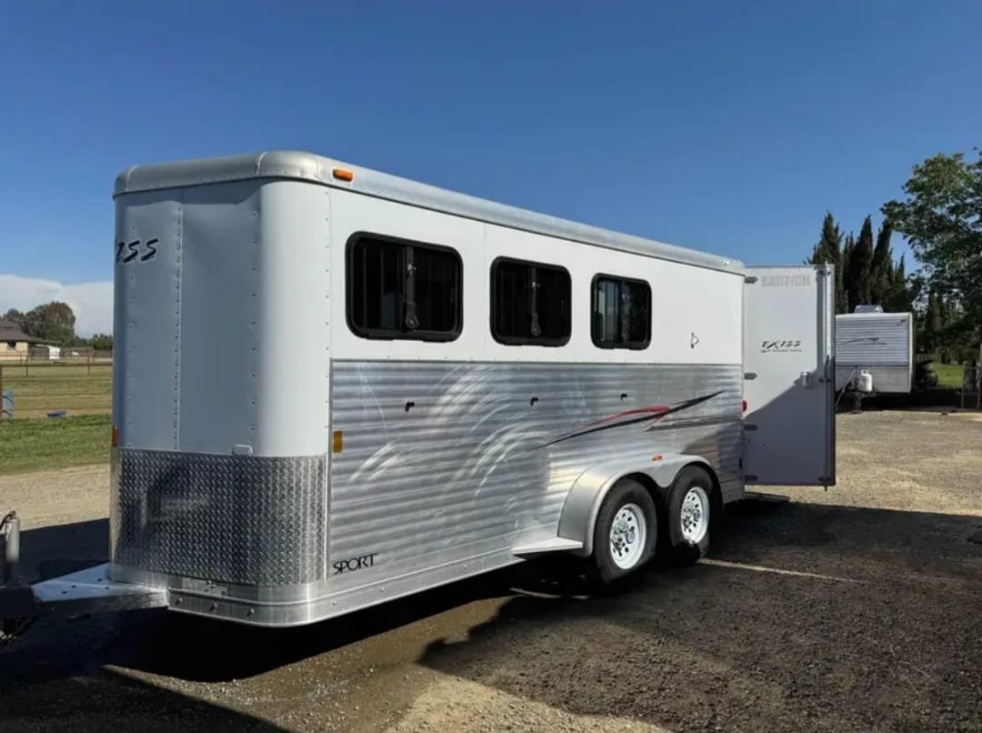 2008 Exiss Sport ES 30B 3 horse slant horse trailer – Used