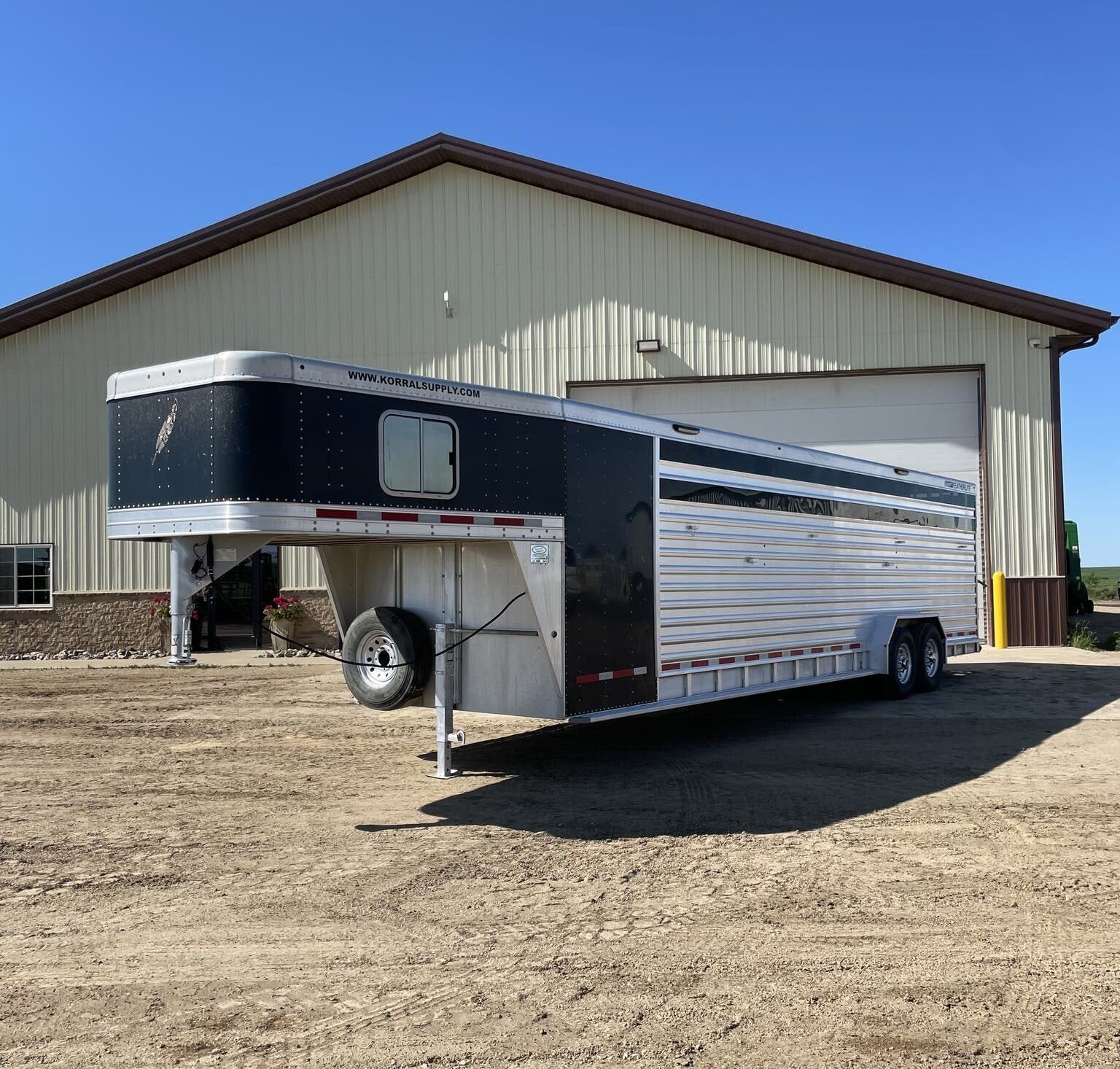 2013 Featherlite 30FT Stock Combo – 3 Compartments – Used