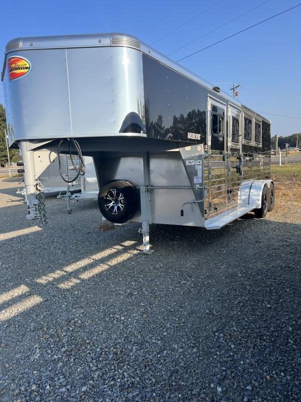 2022 Sundowner 3 Horse Slant GN Trailer – Used