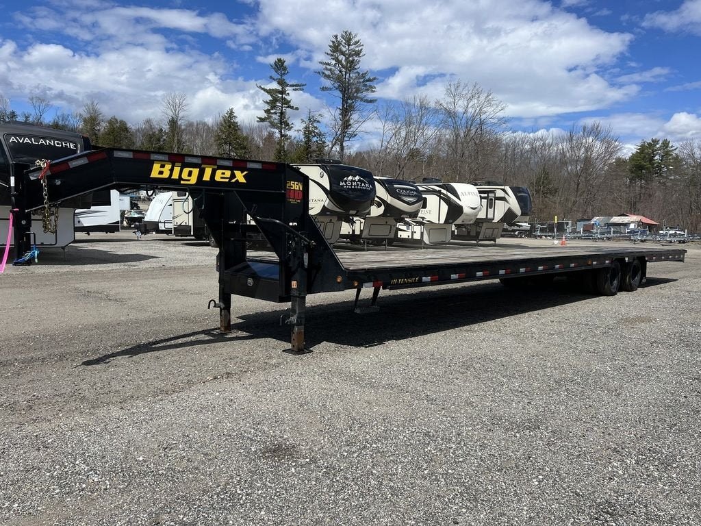 2024 Diamond C 8.5×20 20K Deckover Equipment Trailer w/ 72” Flip-Knee Ramps – Used